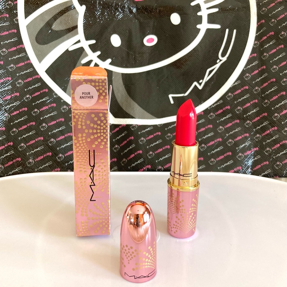 💄HP! LAST ONE! MAC Lustreglass Sheer Shine Lipstick Bubbles & Bows Pour Another